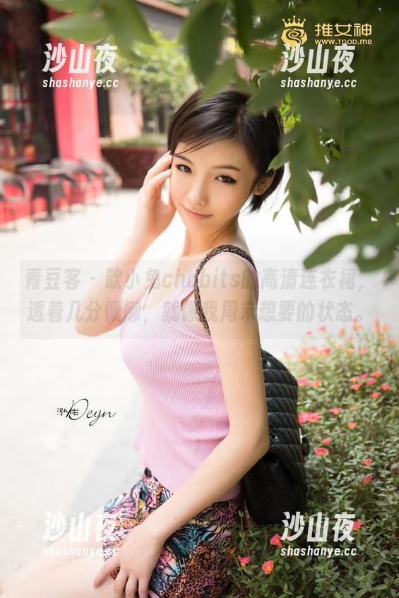 青豆客 - 歆小兔chobits的高清连衣裙，透着几分慵懒，就像我周末想要的状态。