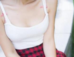 青豆客 – 玉兔miki的吊带美图又来了，更新幅度超乎你的想象，兔圈要热闹了！