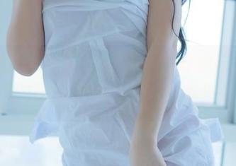 全套厨娘写真里，韩国CoCo好像在说“看，我不仅会做饭，还会做姿势”。