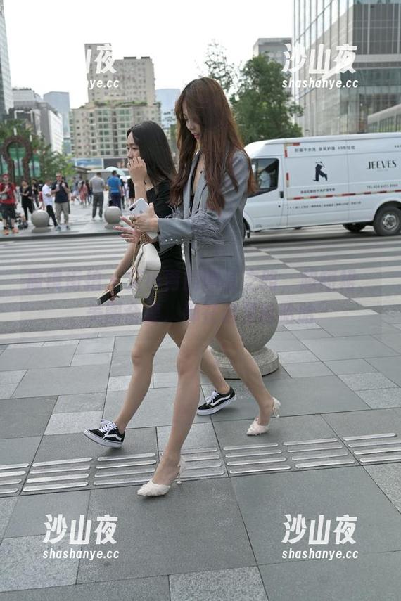 魔镜街拍 - 艾小青的网红之路，超短裙、美图合集，都在这里哈哈哈