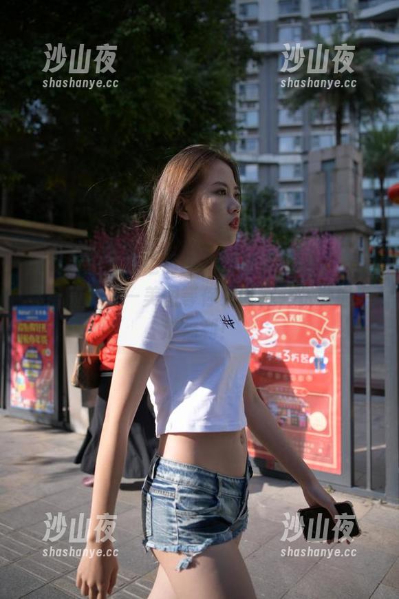 魔镜街拍 魔镜街拍:在这高跟皮裤里,走出一条不寻常的街——美图等你来收藏,资源通通放福利!